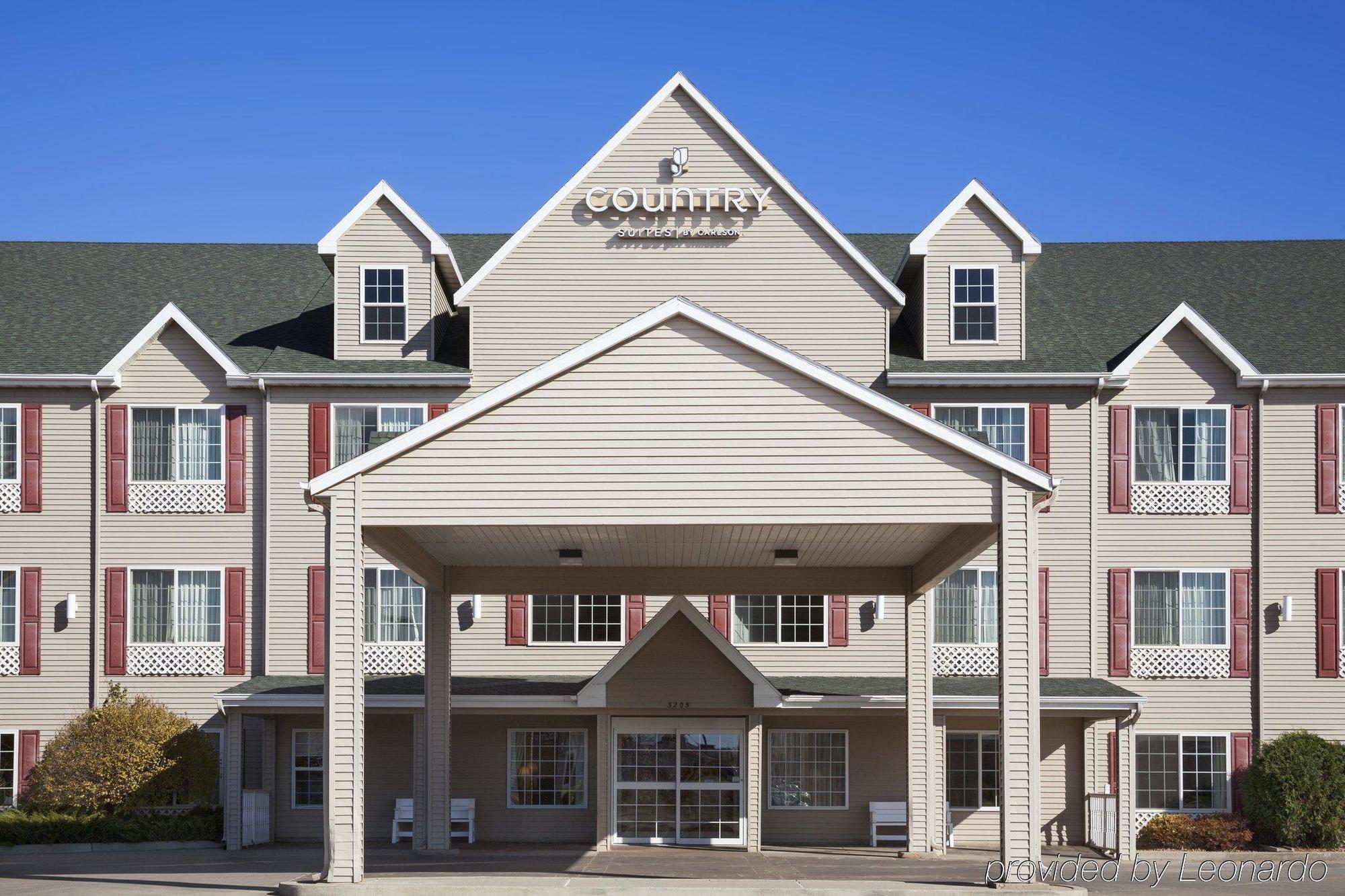 Country Inn & Suites By Radisson Bismarck Waterpark Exterior photo